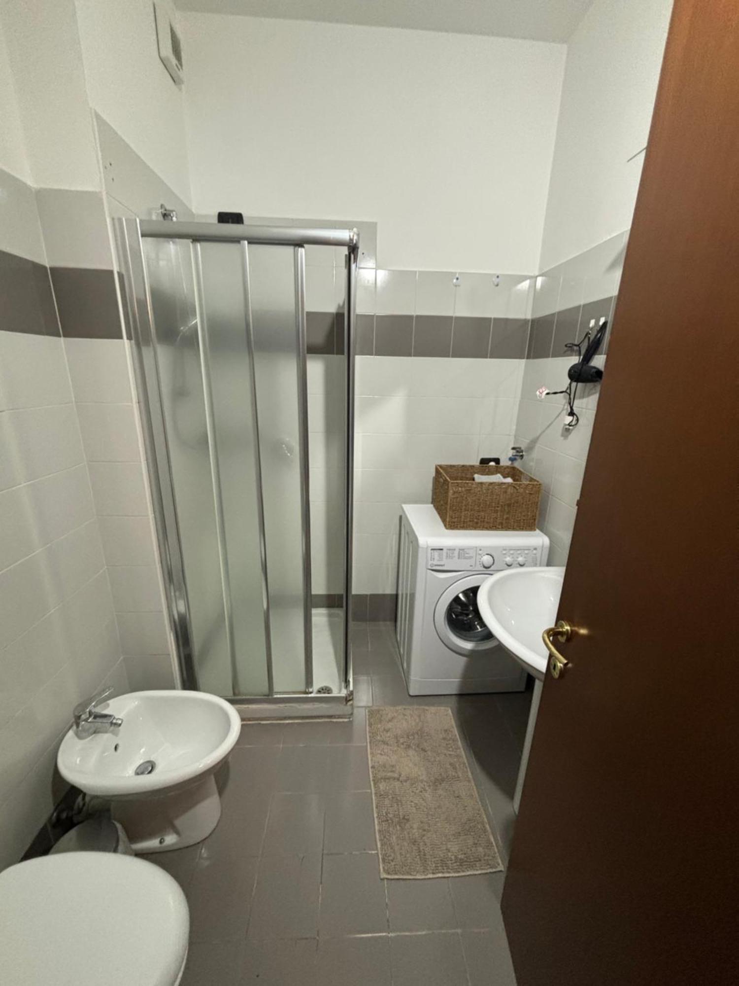La Casa Di Ale Apartment Lecco Bagian luar foto