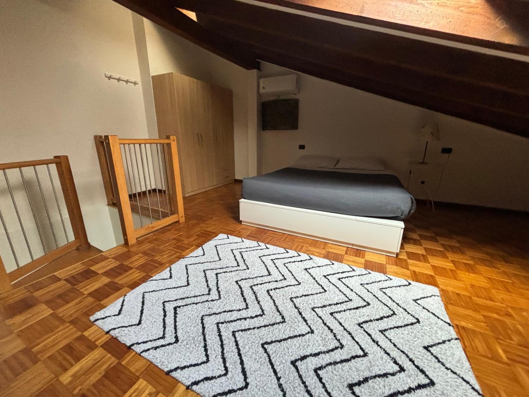 La Casa Di Ale Apartment Lecco Bagian luar foto